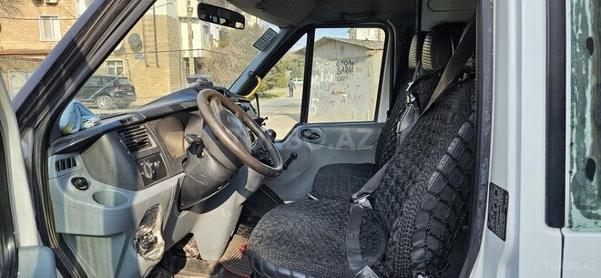 Ford Transit-15