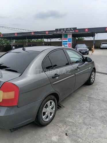 Hyundai Accent-4