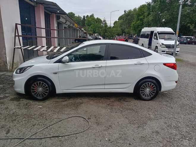 Hyundai Accent-6