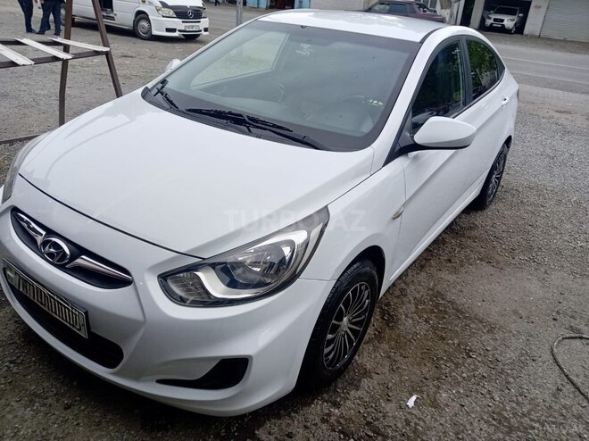 Hyundai Accent-2