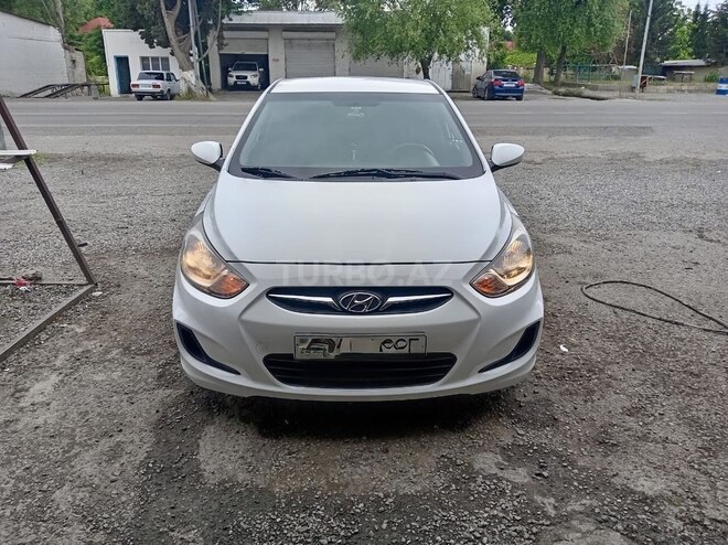 Hyundai Accent-1