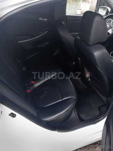 Hyundai Accent-10