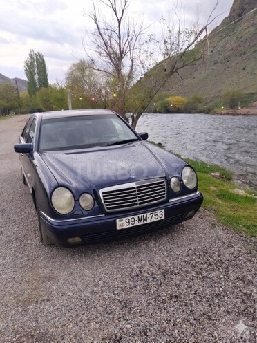 Mercedes E 280 4MATIC-1
