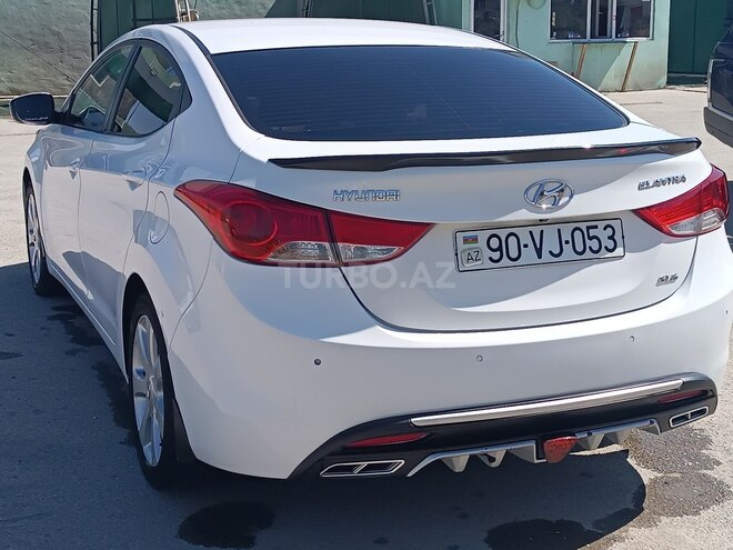 Hyundai Elantra-5