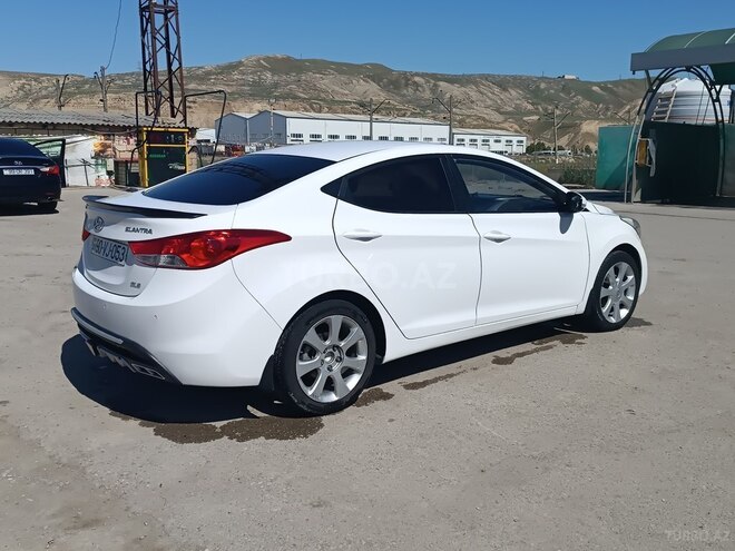 Hyundai Elantra-3
