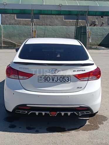 Hyundai Elantra-6
