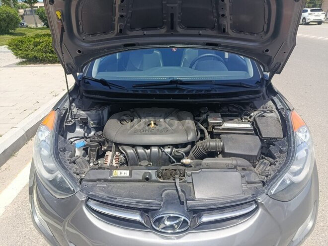 Hyundai Elantra-5