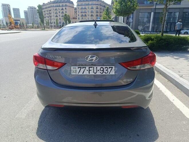 Hyundai Elantra-7