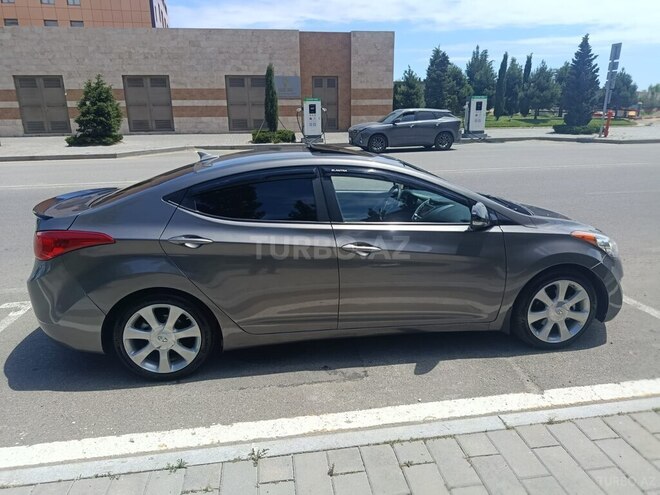 Hyundai Elantra-8