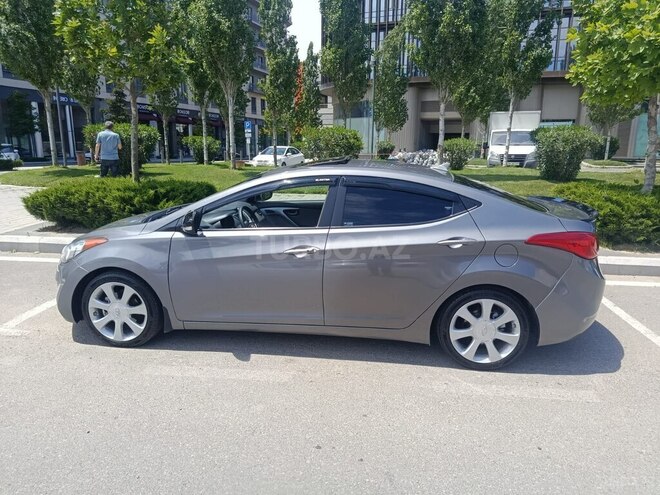 Hyundai Elantra-10