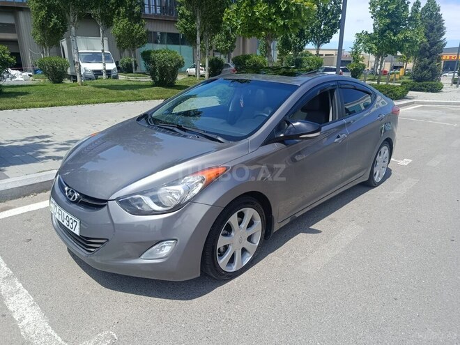 Hyundai Elantra-12