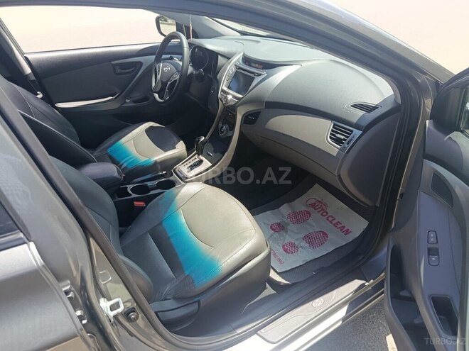 Hyundai Elantra-14