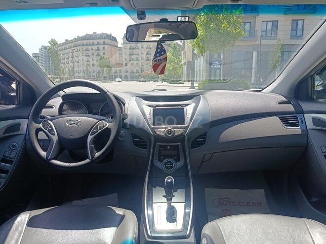 Hyundai Elantra-16