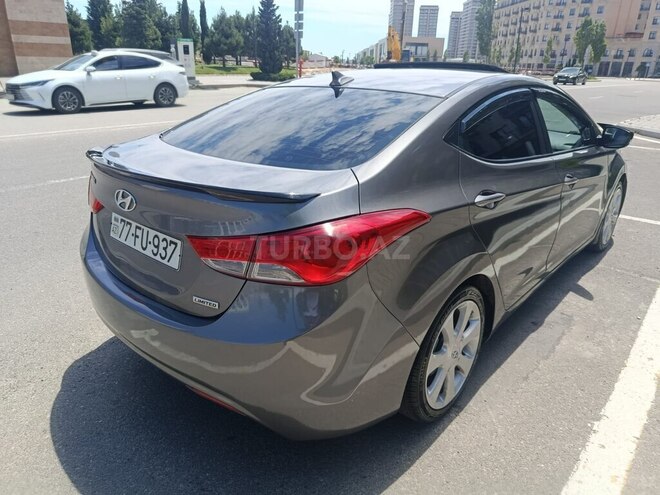 Hyundai Elantra-19