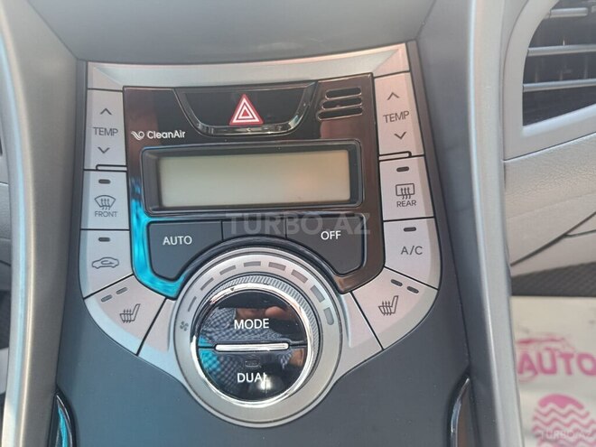 Hyundai Elantra-18