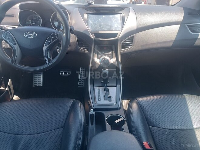 Hyundai Elantra-7