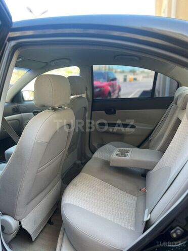 Hyundai Accent-14