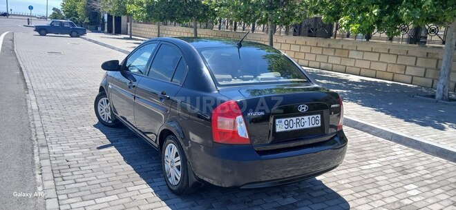 Hyundai Accent-4