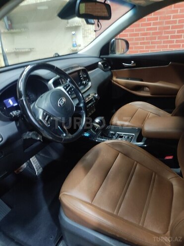 Kia Sorento-4