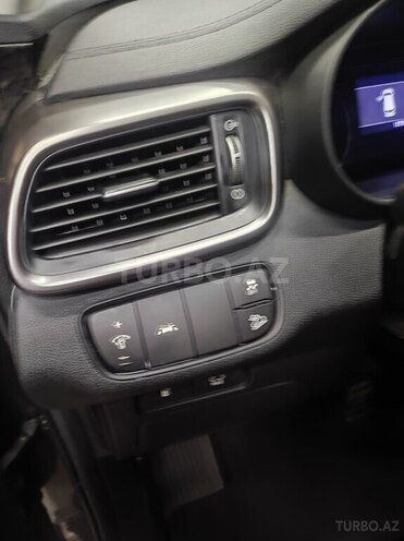 Kia Sorento-12