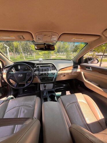 Hyundai Sonata-11