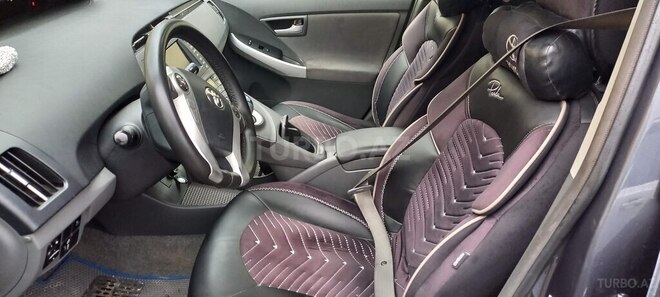 Toyota Prius-13