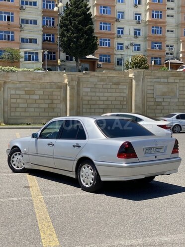 Mercedes C 180-4