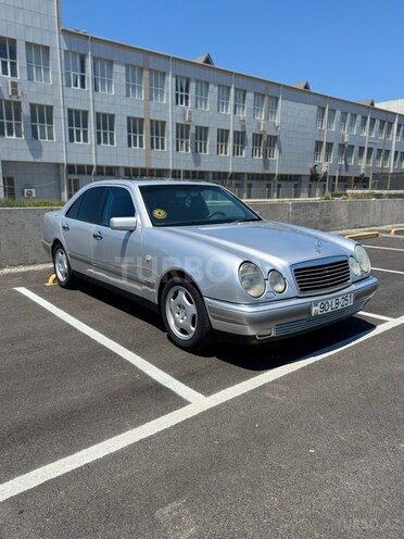 Mercedes E 240-2