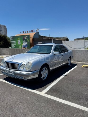 Mercedes E 240-3