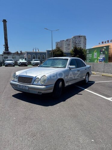 Mercedes E 240-4
