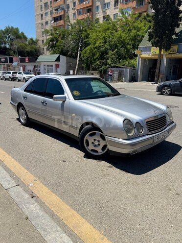 Mercedes E 240-5
