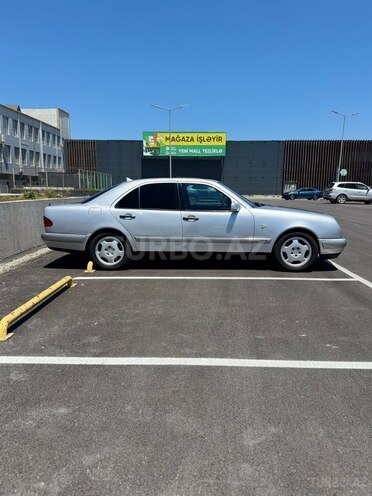 Mercedes E 240-6