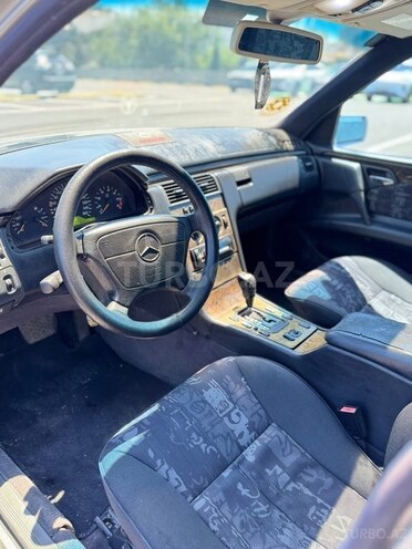 Mercedes E 240-9