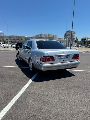 Mercedes E 240-8