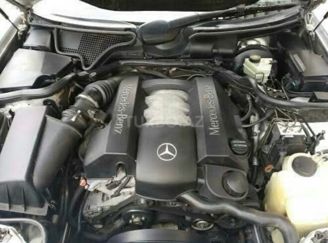 Mercedes E 240-13