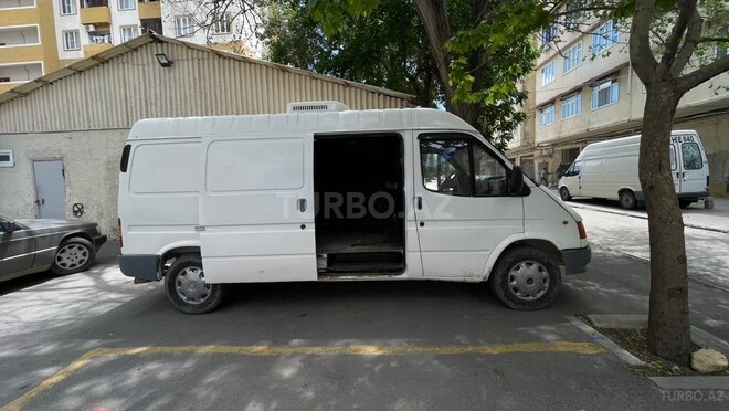 Ford Transit-18