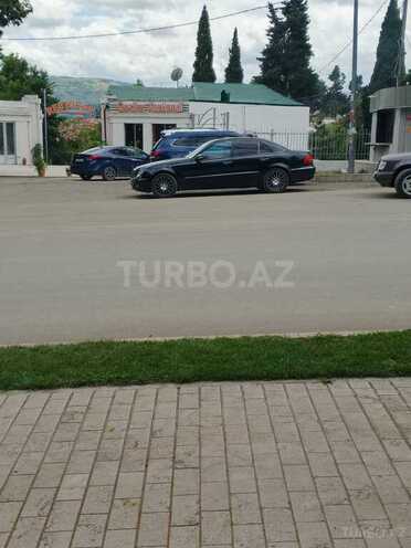 Mercedes E 220-10