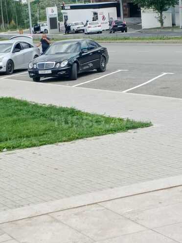 Mercedes E 220-11