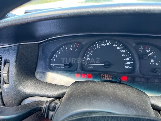 Opel Vectra-12
