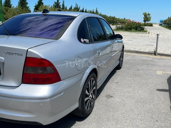 Opel Vectra-4