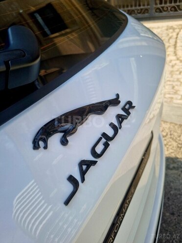 Jaguar F-Pace-9