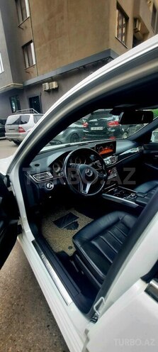 Mercedes E 220-11