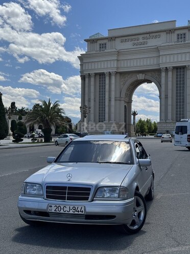 Mercedes C 200-1