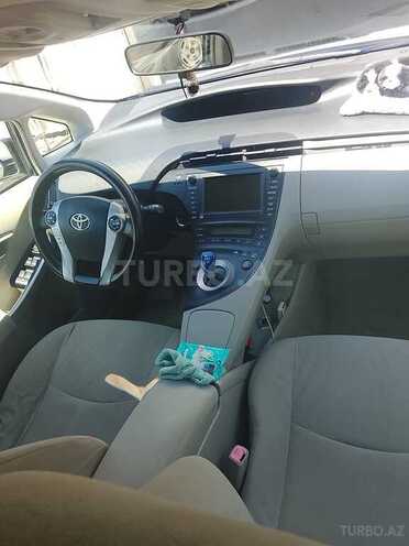 Toyota Prius-13