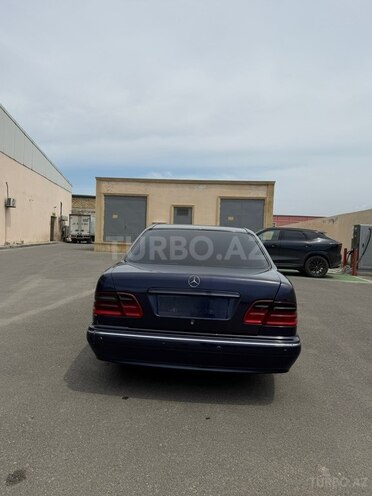 Mercedes E 270-2