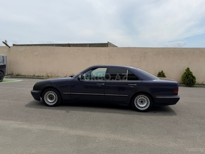Mercedes E 270-4