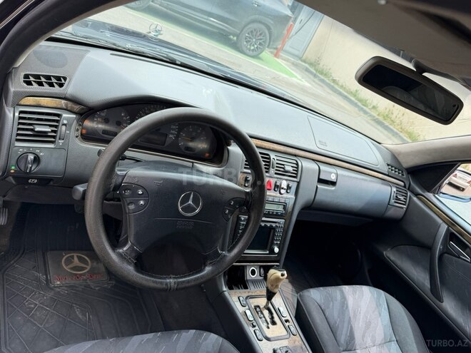 Mercedes E 270-5