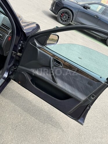 Mercedes E 270-6