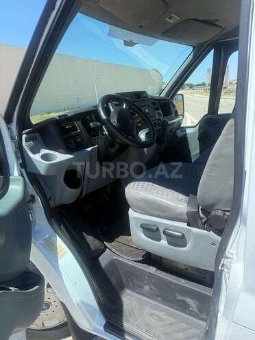Ford Transit-8