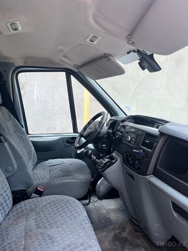 Ford Transit-7